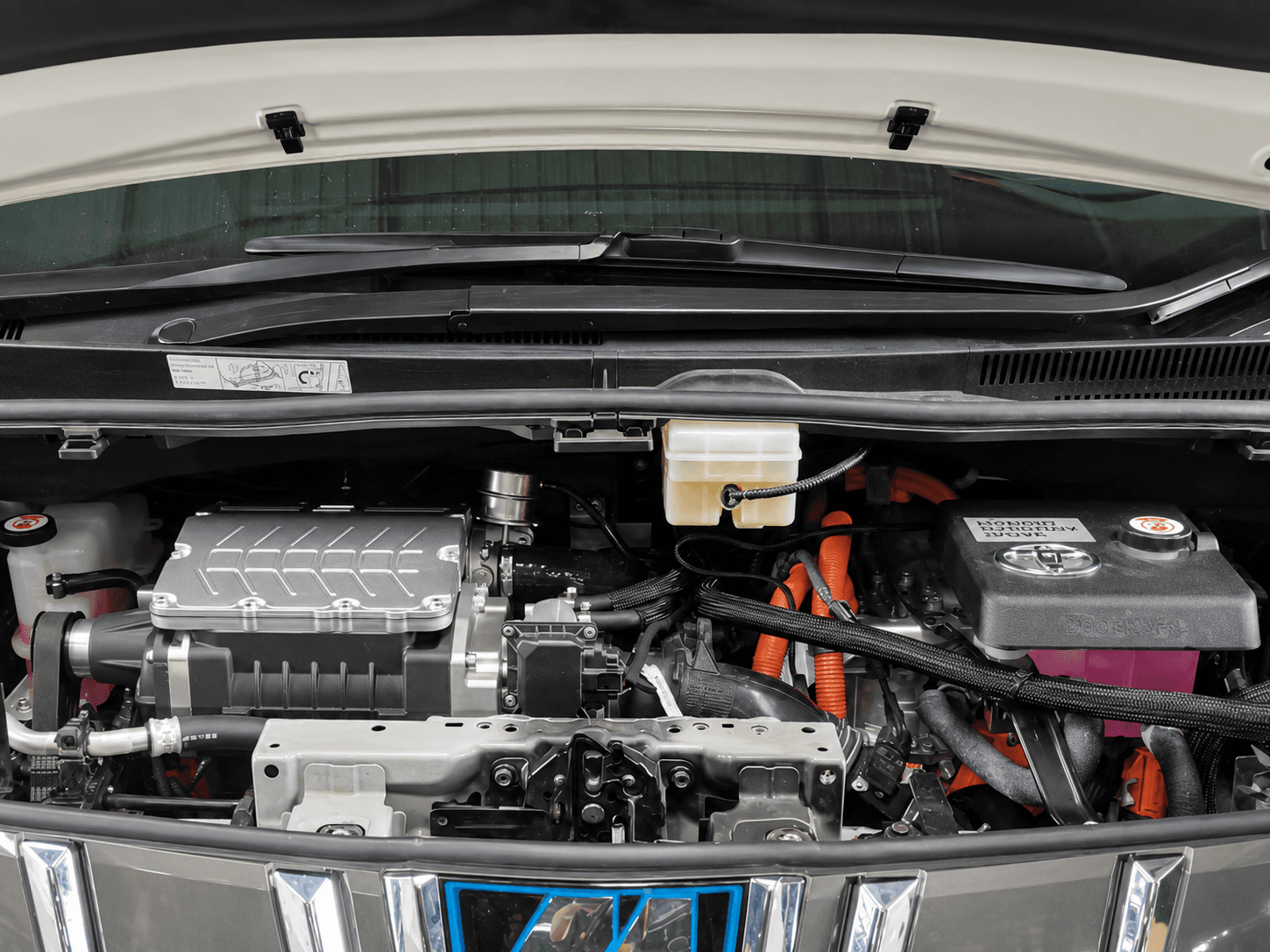 Toyota Alphard / Vellfire / Lexus LM 2AR-FXE supercharger system installation view 1