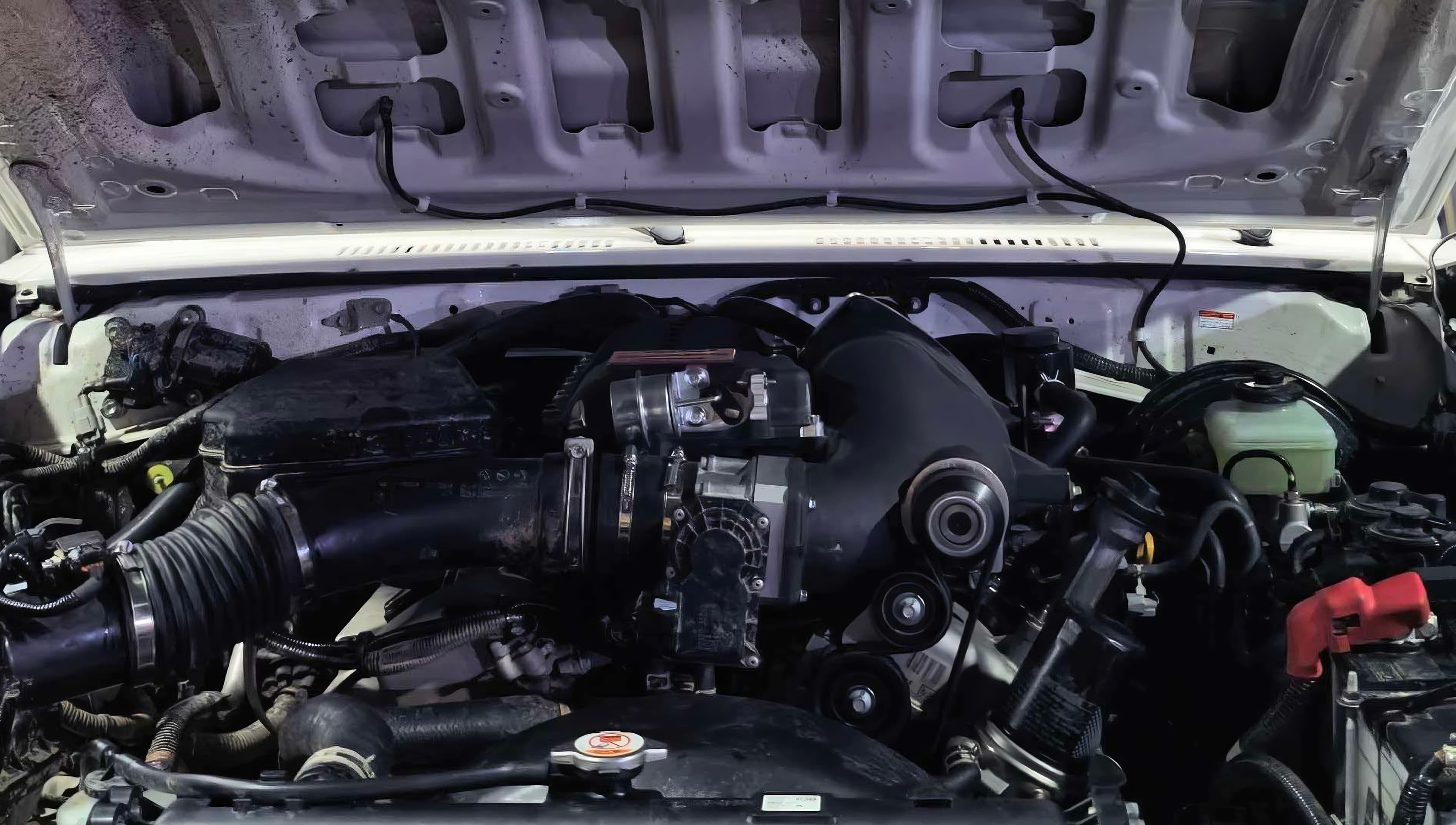 Toyota LC71 / LC76 / LC78 1GR-VVT supercharger system installation view 1